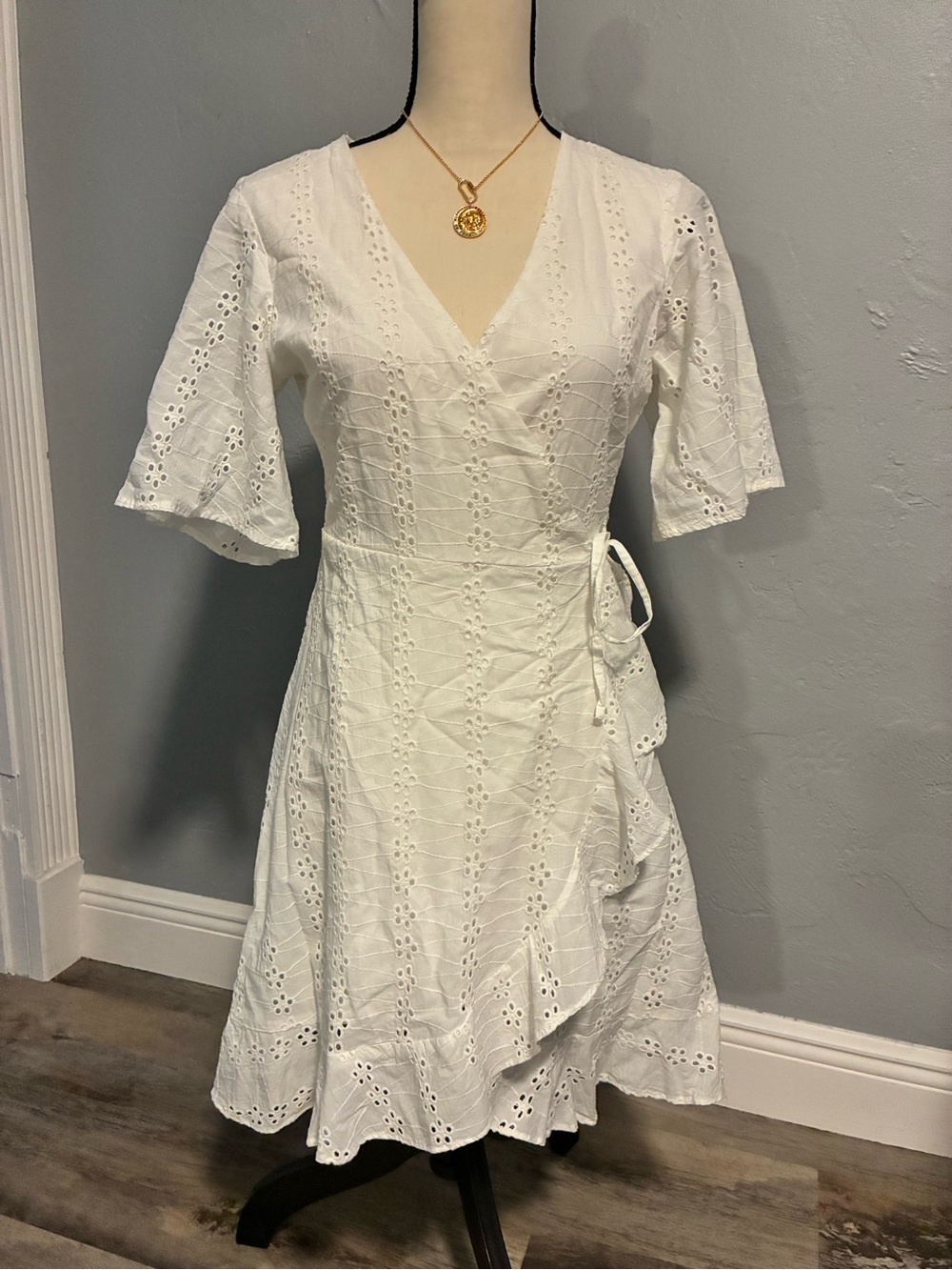 White Japna Dress size Medium - Picture 1 of 9
